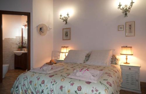 Sutri Bed & Breakfast | Pet-Friendly B&B Etruscan Garden with Breakfast & Kitchen
