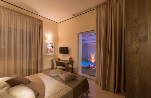 Lecce Bed & Breakfast | Relax at B&B Felice Sud with Private Spa and Pool