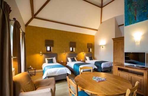 Laneffe Bed & Breakfast | Elegant B&B Ferme Château de Laneffe with Hot Tub & Breakfast