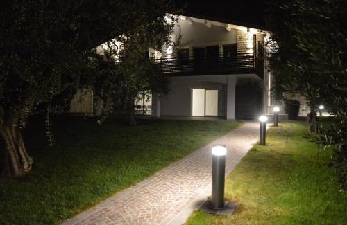 Moniga del Garda Bed & Breakfast | Experience 4-Star Bliss at B&B Fior di Magnolia