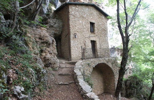 Morino House | Discover B&B Fiume Near Zompo Lo Schioppo Reserve