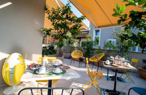 Porto Sant'Elpidio Bed & Breakfast | Experience B&B Fontanella 32: Oceanfront Retreat with Spa