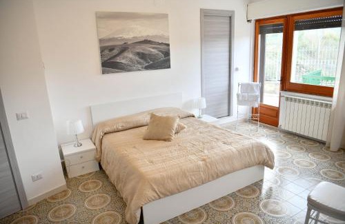 Pergusa Bed & Breakfast | Cozy B&B Francesca: Oceanfront Retreat with Spa Amenities