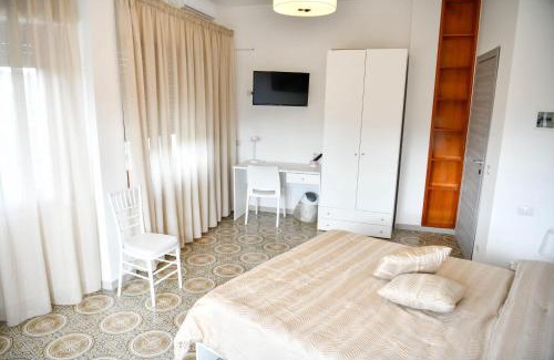 Pergusa Bed & Breakfast | Cozy B&B Francesca: Oceanfront Retreat with Spa Amenities