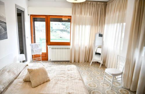 Pergusa Bed & Breakfast | Cozy B&B Francesca: Oceanfront Retreat with Spa Amenities