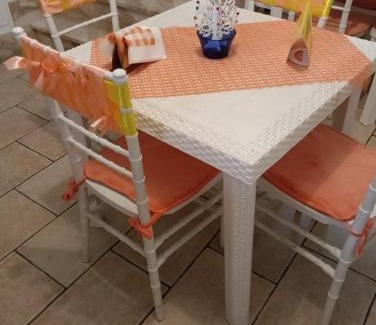 Scorrano Bed & Breakfast | Cozy B&B Francesca Salento: Family-Friendly Dining Awaits