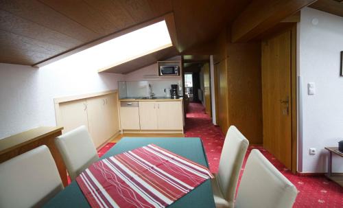 Lermoos House | Pet-Friendly B&B Gästehaus Alpenblick with Ocean Views