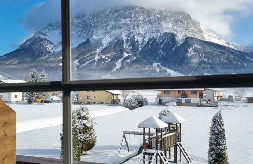 Lermoos House | Pet-Friendly B&B Gästehaus Alpenblick with Ocean Views