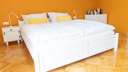 Sittersdorf Bed & Breakfast | Relax at B&B Gösselsdorfer Seeblick with Family-Friendly Amenities