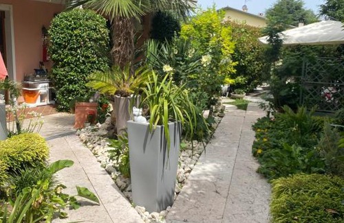 Desenzano del Garda Bed & Breakfast | Guest Rated B&B Garda 4U: Family-Friendly & Accessible Stay
