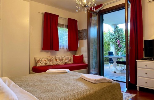 Desenzano del Garda Bed & Breakfast | Guest Rated B&B Garda 4U: Family-Friendly & Accessible Stay