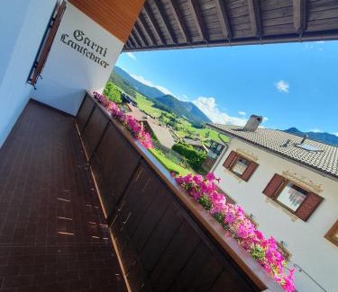 Kastelruth Bed & Breakfast | Pet-Friendly Garni Lantschner with Oceanfront Views