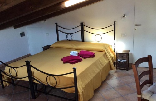 Chianchitta-Pallio Bed & Breakfast | Inviting B&B Gente di Mare: Family-Friendly with Breakfast
