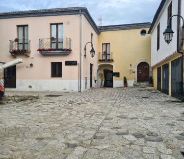 Apice Bed & Breakfast | Inviting B&B Genti delle Alture with Hot Tub & Dining