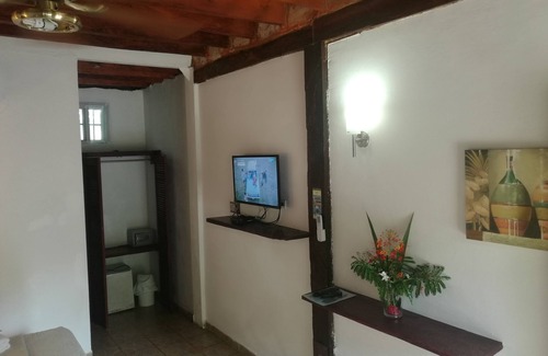 Contadora Island Bed & Breakfast | Relax at B&B Gerald's: Pool, Spa & Family-Friendly Fun