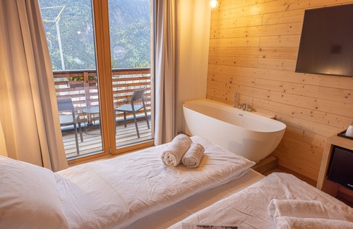 Pieve di Cadore Bed & Breakfast | Experience Serenity at B&B GIALLO - Lampone Wellness Room
