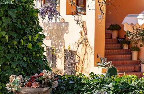Montesicuro Bed & Breakfast | Oceanfront B&B Glicine with Breakfast & Child-Friendly Amenities