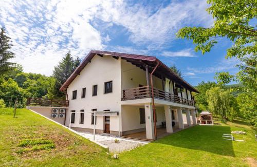 Seliste Dreznicko Bed & Breakfast | Discover B&B Green Serenity: Family-Friendly & Relaxing