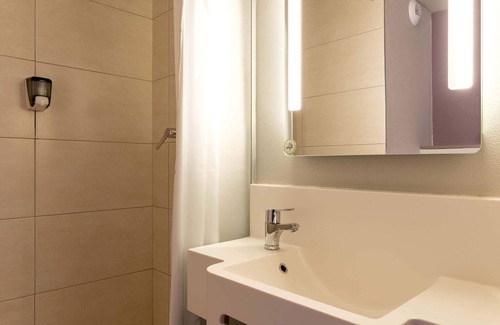 Yvetot Hotel | Ideal B&B Hôtel Yvetot with Spa and Family-Friendly Amenities
