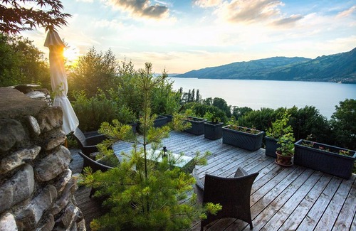 Krattigen Bed & Breakfast | B&B Haussener