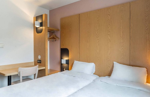 Le Tholonet Hotel | Guest Rated B&B HOTEL Aix-en-Provence Le Tholonet Awaits