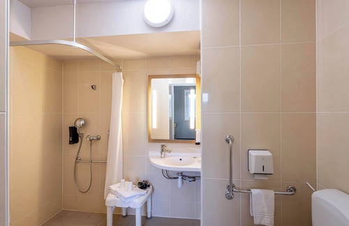Gujan-Mestras Hotel | Discover B&B HOTEL Arcachon Gujan-Mestras with Spa & Breakfast
