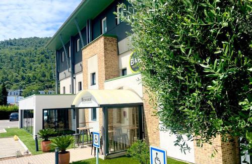 Gemenos Hotel | Pet-Friendly B&B HOTEL Aubagne Gémenos with Breakfast Included