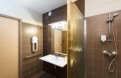 Gemenos Hotel | Comfortable B&B HOTEL Aubagne Gémenos with Spa and Breakfast