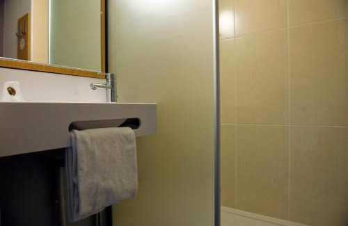 Savigny-les-Beaune Hotel | Comfortable B&B HOTEL BEAUNE Nord: Pet-Friendly Retreat