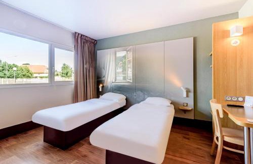 Saint-Francois d'Assise Hotel | Budget-Friendly B&B HOTEL Besançon Chateaufarine for Families