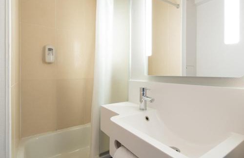 Nouan-sur-Loire Hotel | Comfortable B&B HOTEL Blois with Family-Friendly Amenities