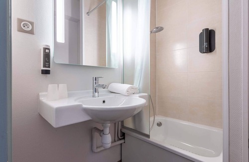 Bourges Hotel | Inviting B&B HOTEL Bourges: Spa, Breakfast & Child Friendly