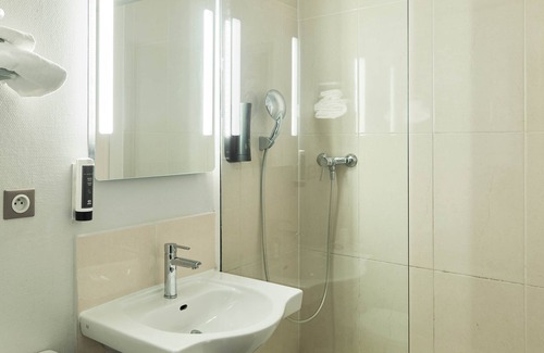 Bretigny-sur-Orge Hotel | Cozy B&B HOTEL Brétigny-sur-Orge with Breakfast Included