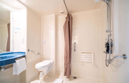 Calais Frethun Hotel | Cozy B&B HOTEL Calais Terminal: Family-Friendly Getaway