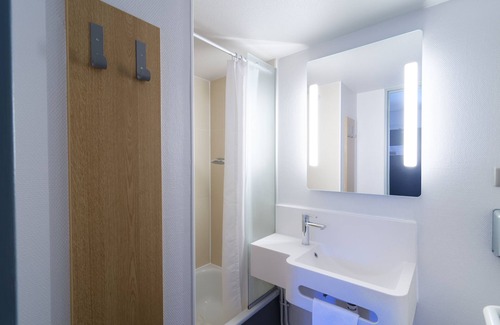 Deols Hotel | Discover Comfort at B&B HOTEL Châteauroux Aéroport