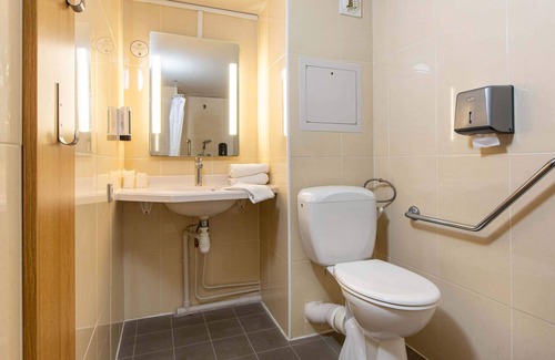 Deols Hotel | Discover Comfort at B&B HOTEL Châteauroux Aéroport