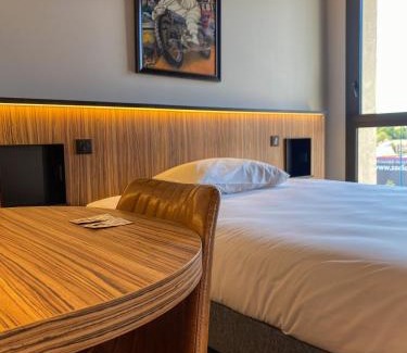 Clermont-Ferrand Hotel | Pet-Friendly B&B HOTEL Clermont-Ferrand with Restaurant