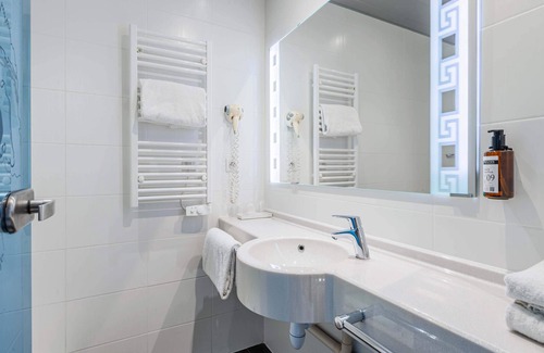 Colmar Hotel | Inviting B&B HOTEL Colmar Liberté: 4-Star Family Getaway