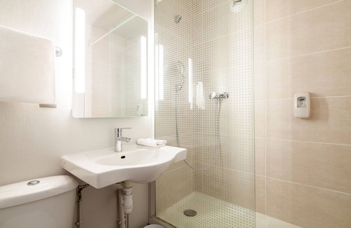 Corbeil-Essonnes Hotel | Comfortable B&B HOTEL Corbeil-Essonnes with Spa & Breakfast