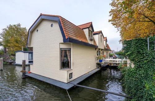 Schiedam Bed & Breakfast | Inviting B&B Hotel Elselina: Rated 8.8 with Restaurant & Breakfast