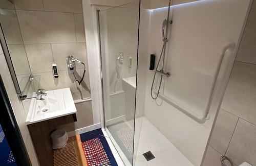 Saint-Pierre-en-Faucigny Hotel | Comfortable B&B HOTEL Saint-Pierre-en-Faucigny Awaits You