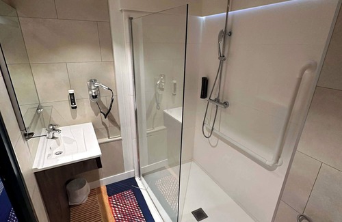 Saint-Pierre-en-Faucigny Hotel | Comfortable B&B HOTEL Saint-Pierre-en-Faucigny Awaits You
