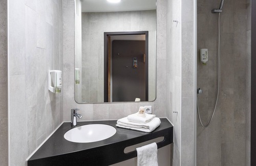 Lahe Hotel | Budget-Friendly B&B Hotel Hannover-Lahe with Breakfast Included