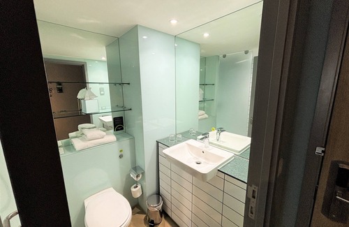 Ipswich Hotel | Discover pentahotel Ipswich: Oceanfront Comfort Awaits