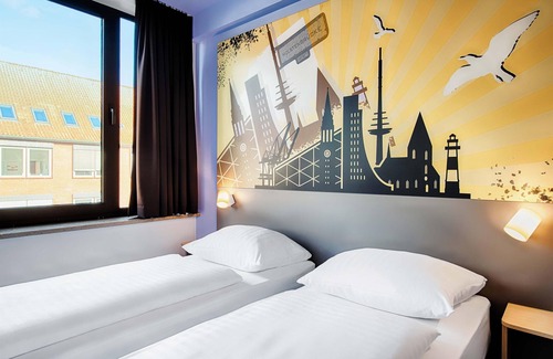 Vorstadt Hotel | Cozy B&B Hotel Kiel-Holstenbrücke with Breakfast & Family Fun