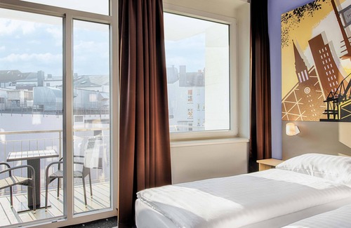 Vorstadt Hotel | Cozy B&B Hotel Kiel-Holstenbrücke with Breakfast & Family Fun