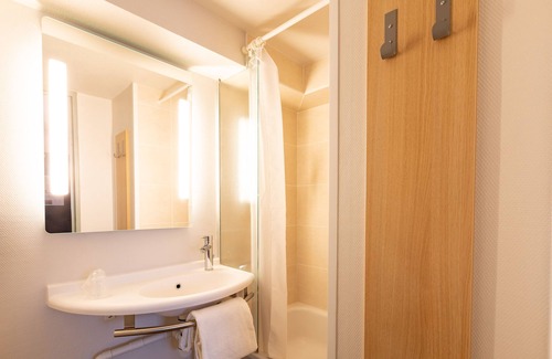 Change Hotel | Comfortable B&B HOTEL Laval Changé with Family-Friendly Amenities