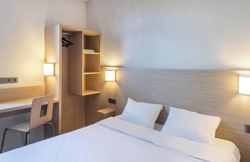 Laval Hotel | Comfortable B&B HOTEL Laval Ouest with Breakfast & Accessibility