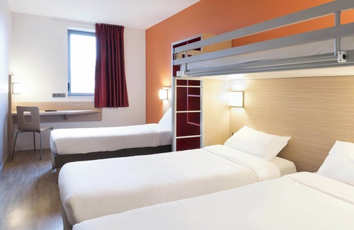 Laval Hotel | Comfortable B&B HOTEL Laval Ouest with Breakfast & Accessibility