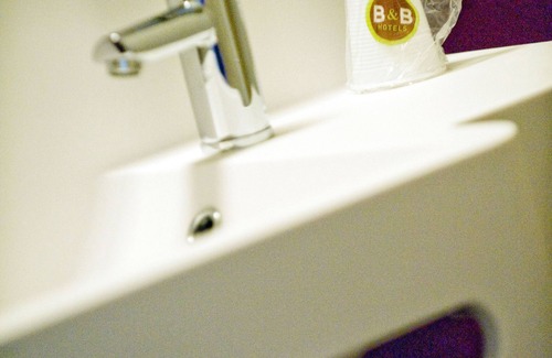 Laval Hotel | Comfortable B&B HOTEL Laval Ouest with Breakfast & Accessibility